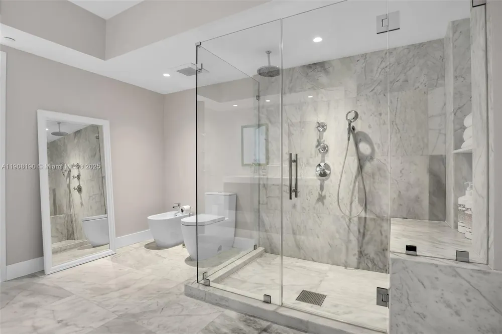 450 Alton Rd #2110 Miami Beach, FL 33139