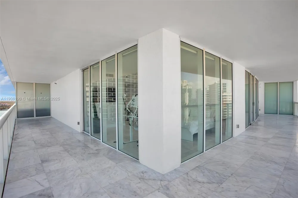 450 Alton Rd #2110 Miami Beach, FL 33139