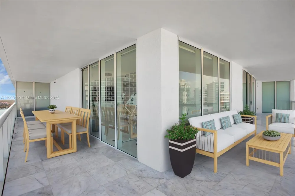 450 Alton Rd #2110 Miami Beach, FL 33139