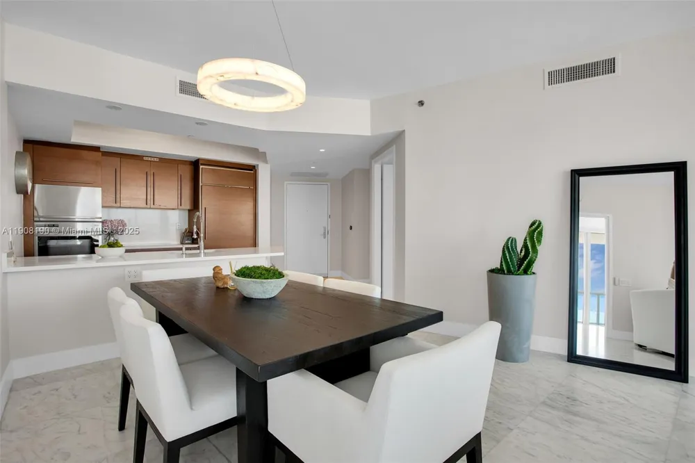 450 Alton Rd #2110 Miami Beach, FL 33139