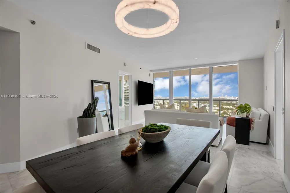 450 Alton Rd #2110 Miami Beach, FL 33139