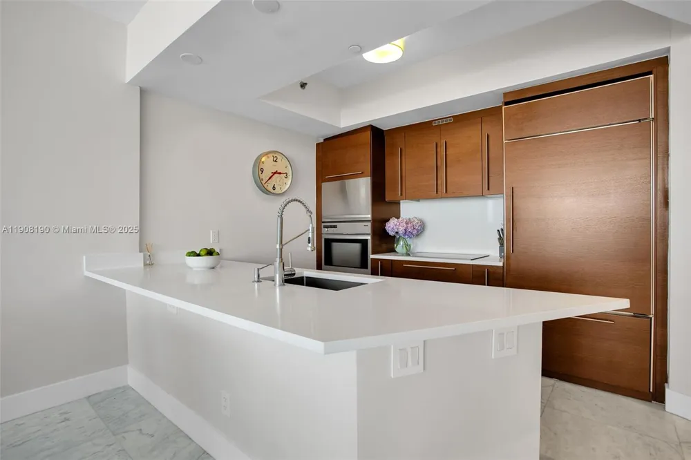 450 Alton Rd #2110 Miami Beach, FL 33139