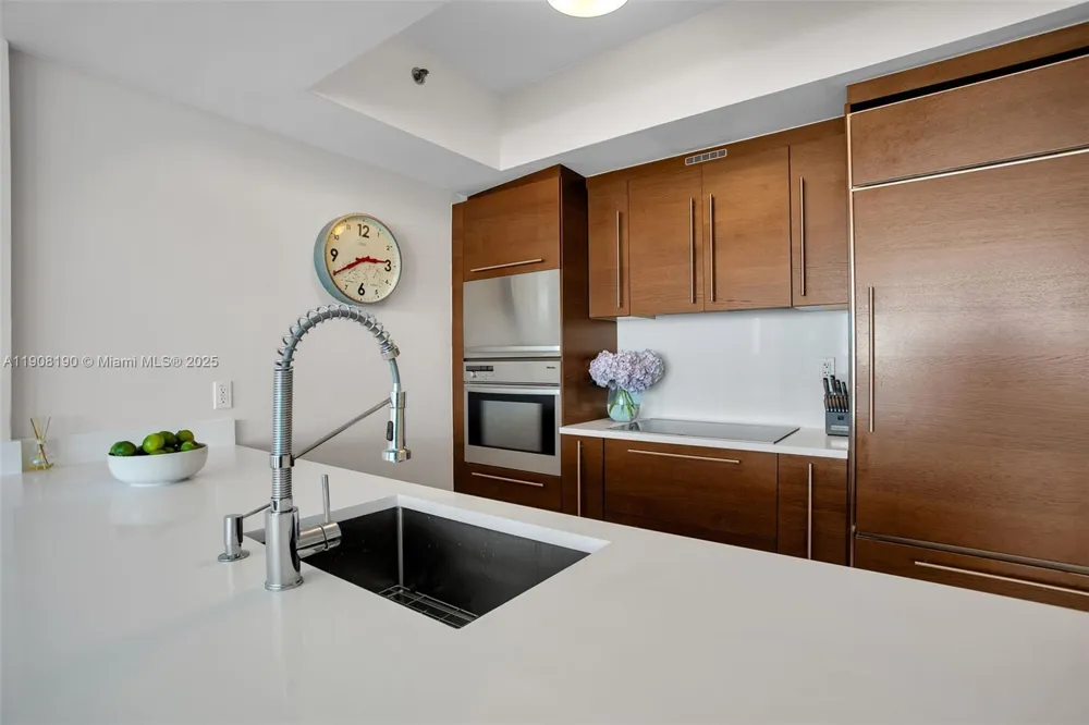 450 Alton Rd #2110 Miami Beach, FL 33139