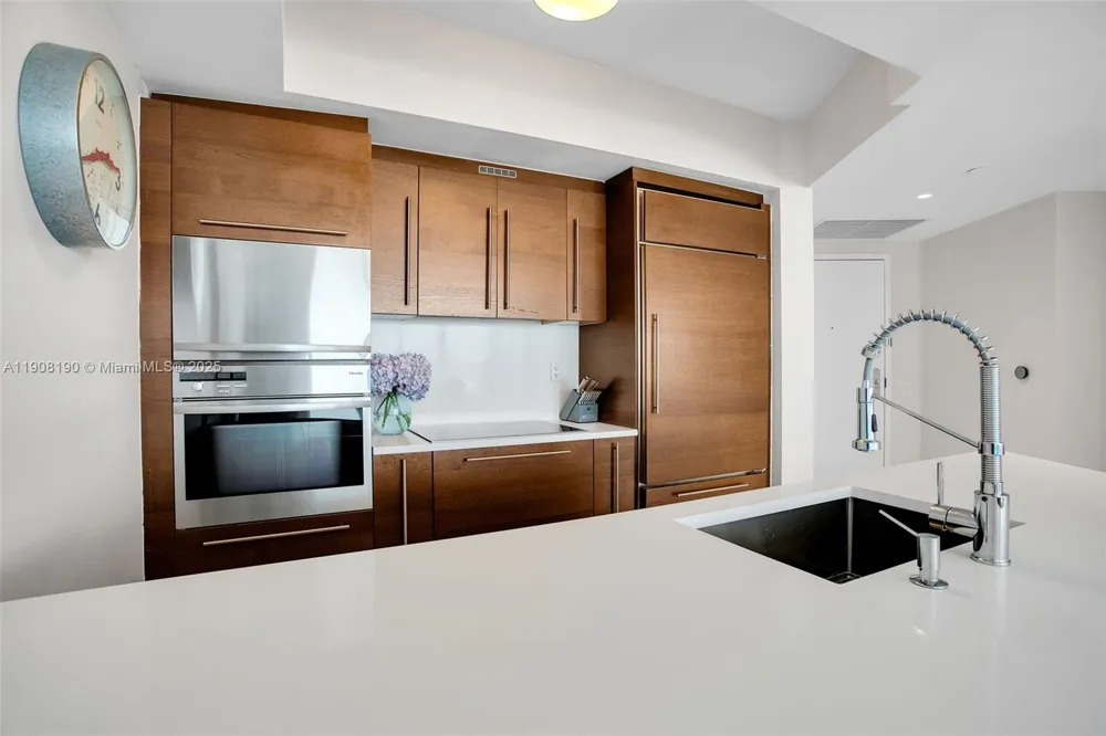 450 Alton Rd #2110 Miami Beach, FL 33139