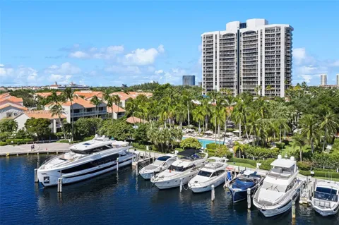 3598 Yacht Club Dr #602