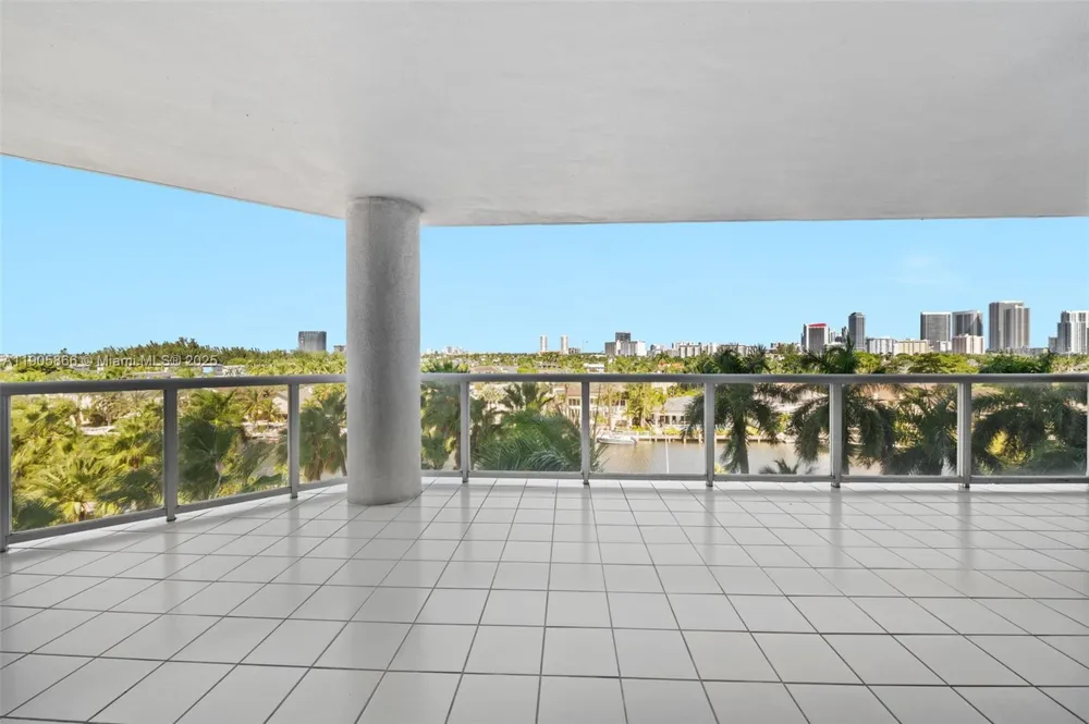 3598 Yacht Club Dr #602 Aventura, FL 33180