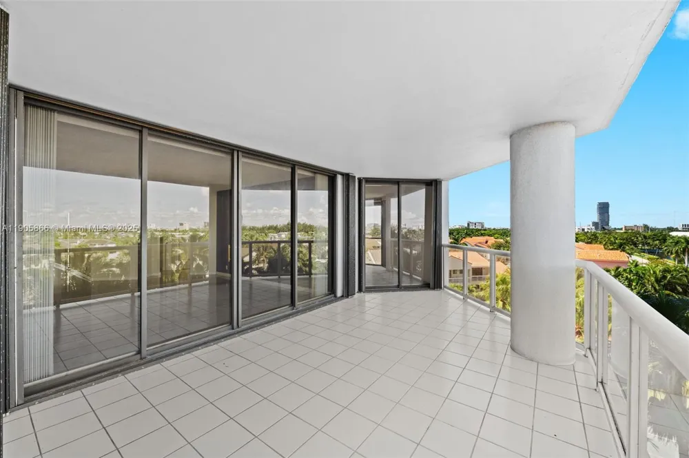 3598 Yacht Club Dr #602 Aventura, FL 33180