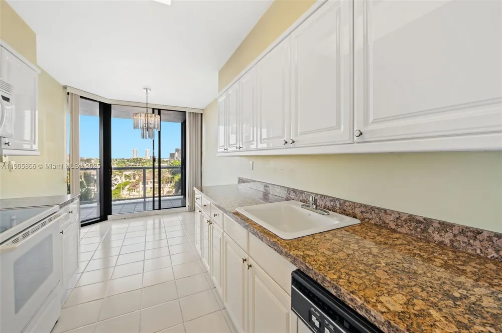3598 Yacht Club Dr #602 Aventura, FL 33180