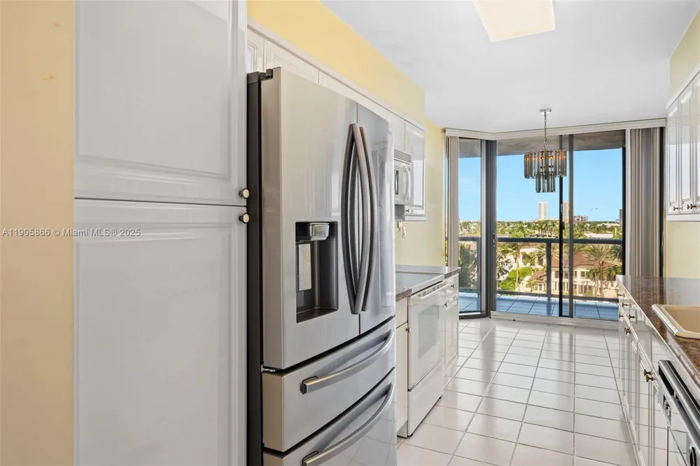 3598 Yacht Club Dr #602 Aventura, FL 33180
