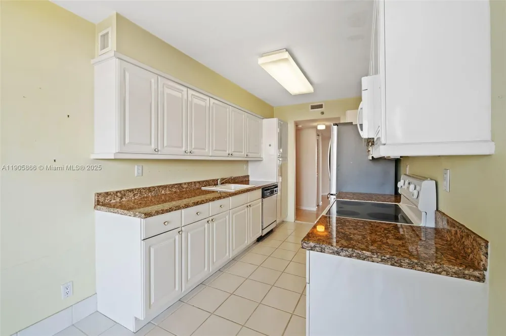 3598 Yacht Club Dr #602 Aventura, FL 33180