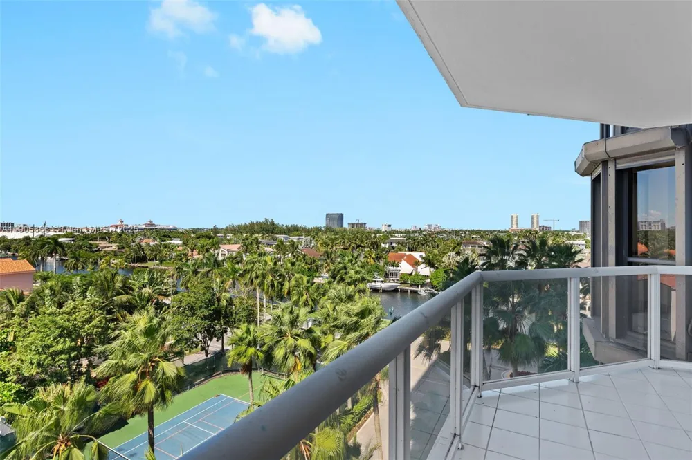 3598 Yacht Club Dr #602 Aventura, FL 33180