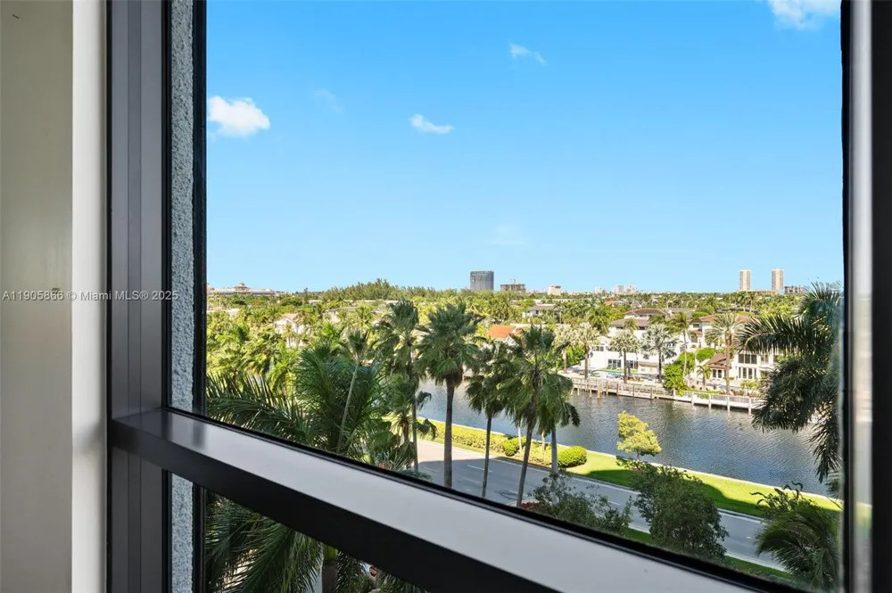 3598 Yacht Club Dr #602 Aventura, FL 33180