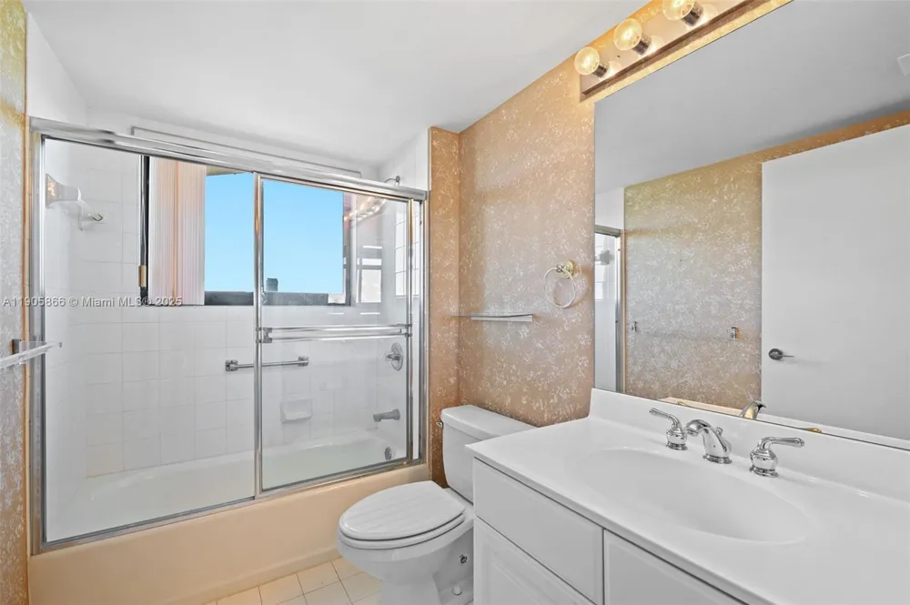 3598 Yacht Club Dr #602 Aventura, FL 33180