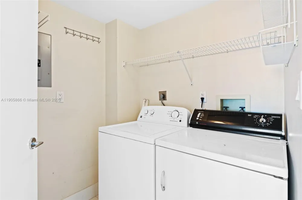3598 Yacht Club Dr #602 Aventura, FL 33180