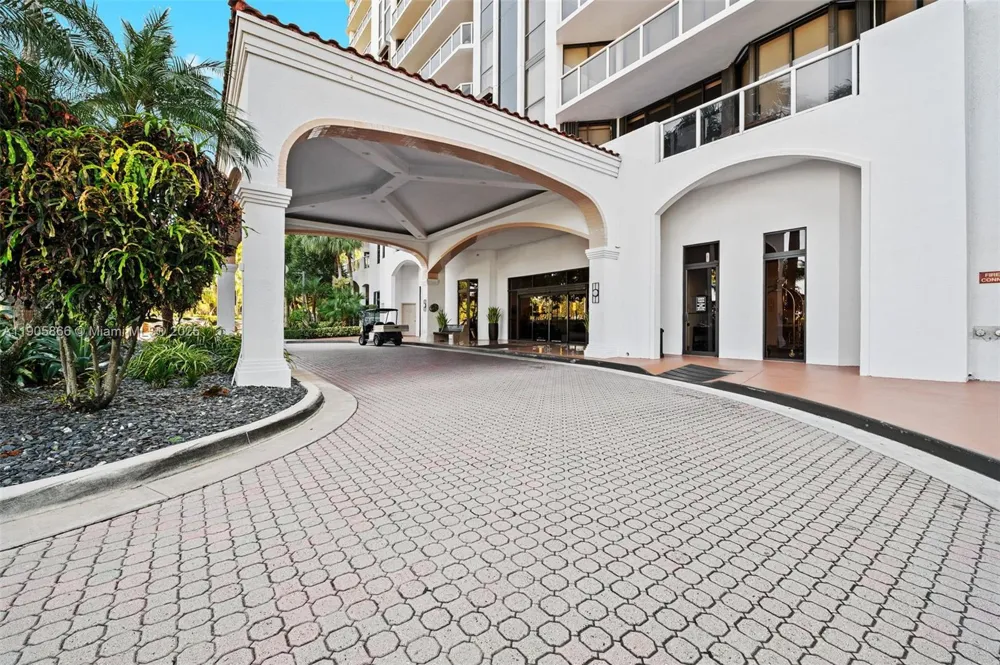 3598 Yacht Club Dr #602 Aventura, FL 33180