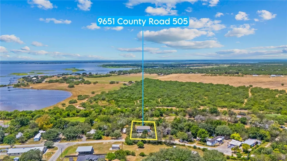 9651 County Road 505 Mathis, TX 78368