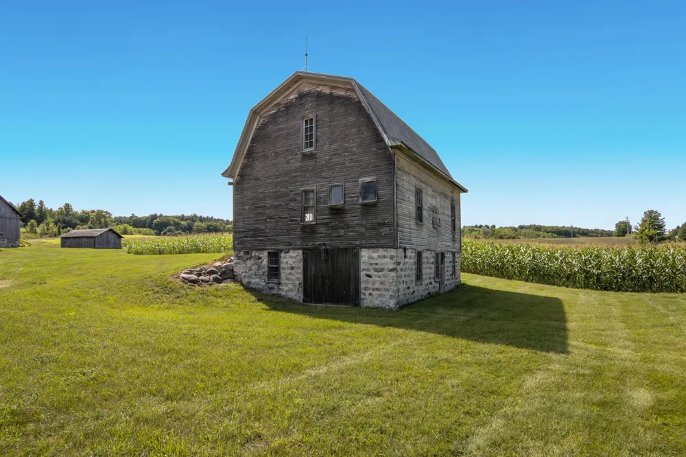 9224 E Duck Lake Road Suttons Bay Township, MI 49682
