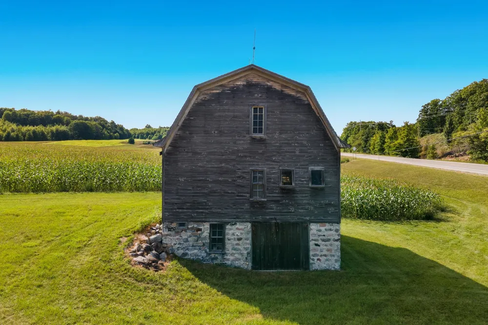 9224 E Duck Lake Road Suttons Bay Township, MI 49682