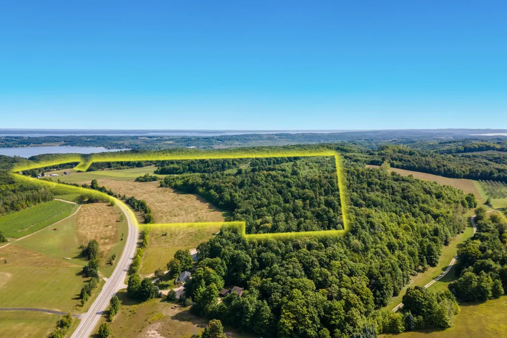 9224 E Duck Lake Road Suttons Bay Township, MI 49682