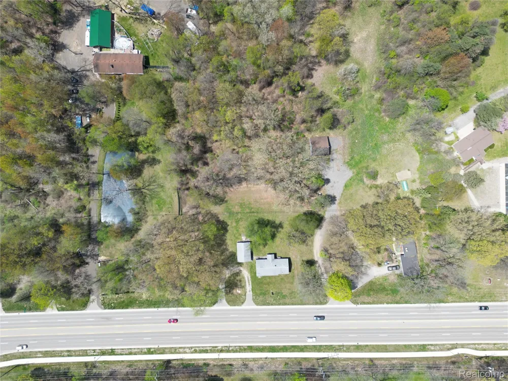 7165 SASHABAW ROAD Clarkston City, MI 48348