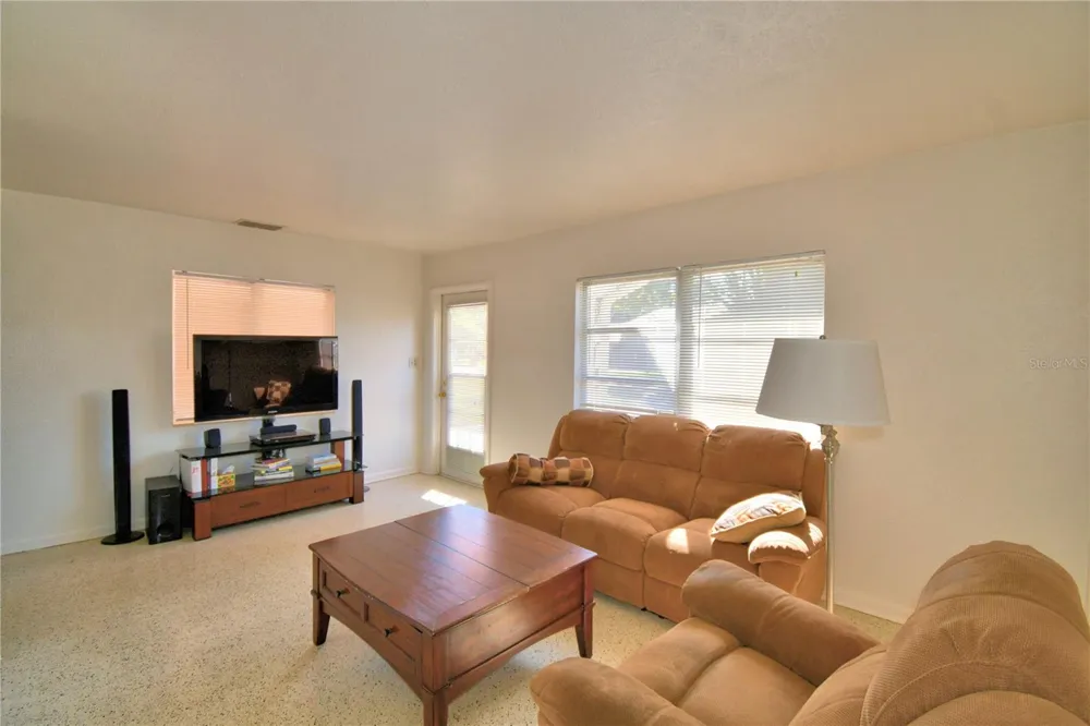 105 MAXCY LANE Frostproof, FL 33843