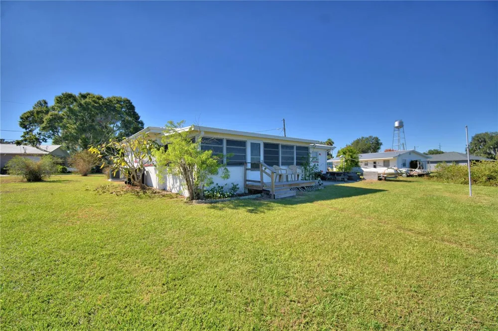 105 MAXCY LANE Frostproof, FL 33843