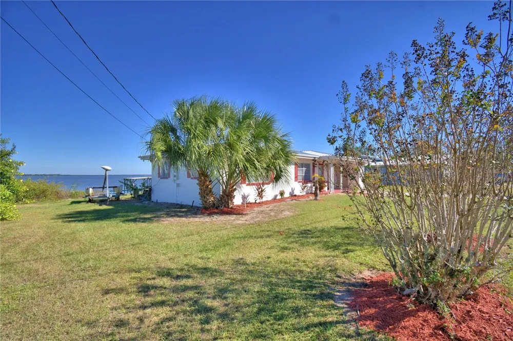 105 MAXCY LANE Frostproof, FL 33843