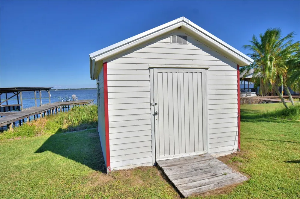 105 MAXCY LANE Frostproof, FL 33843
