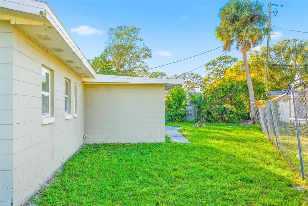 1598 3RD STREET Daytona Beach, FL 32117