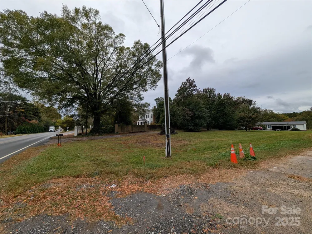 1332 Mecklenburg Highway Mooresville, NC 28115
