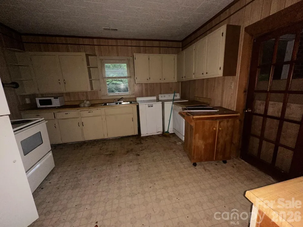 211 Luckadoo Road Bostic, NC 28018