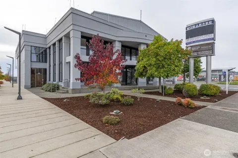 275 SE Pioneer Way #100