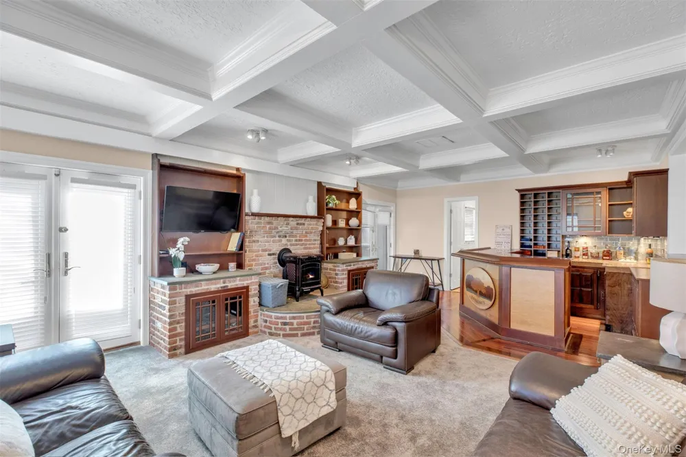 345 Colonial Road Southold, NY 11971