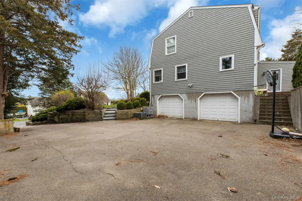 345 Colonial Road Southold, NY 11971