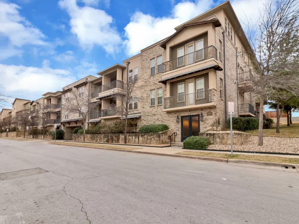 2800 Sandage Avenue #206 Fort Worth, TX 76109