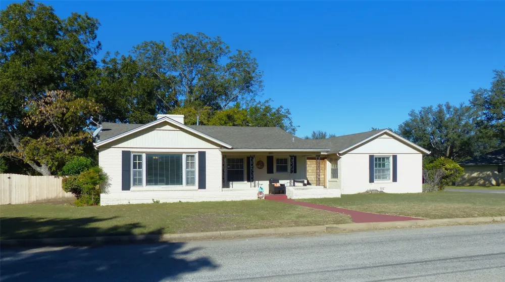 1031 11th Brady, TX 76825