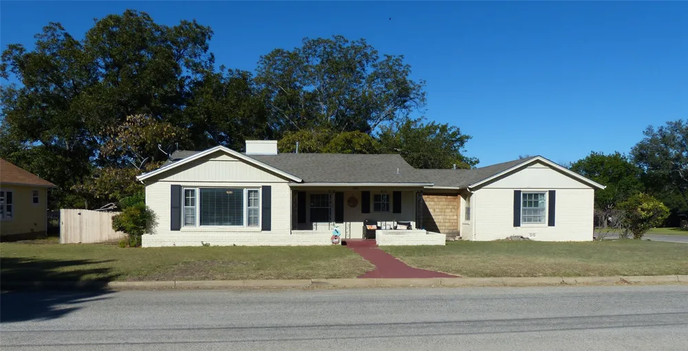 1031 11th Brady, TX 76825
