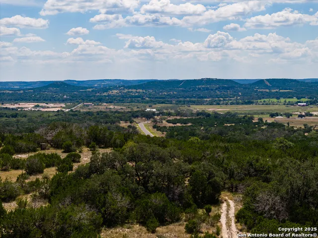 192 Dark Sky Path Kerrville, TX 78028