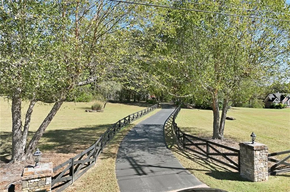 6752 Shoal Creek Road Clermont, GA 30527