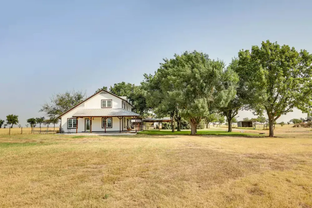 1616 County Road 463 Elgin, TX 78621