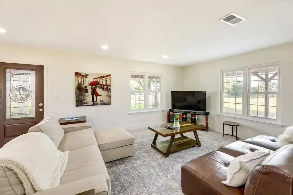 1616 County Road 463 Elgin, TX 78621