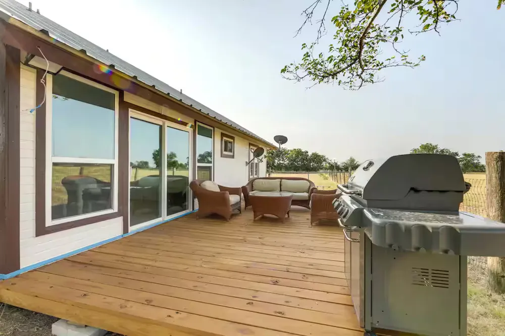 1616 County Road 463 Elgin, TX 78621