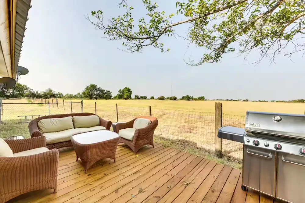1616 County Road 463 Elgin, TX 78621