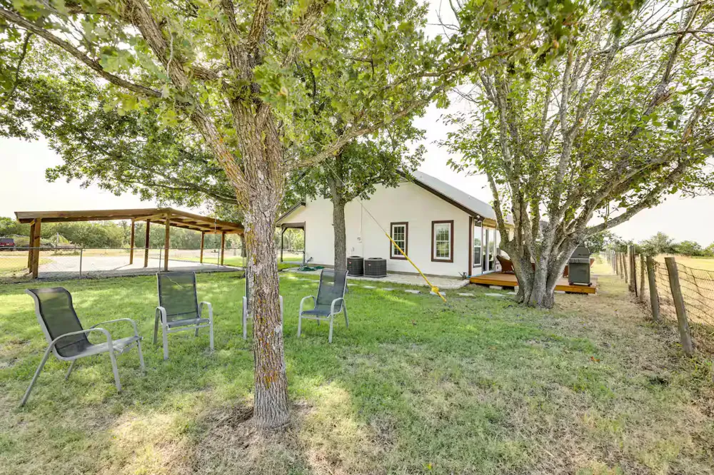 1616 County Road 463 Elgin, TX 78621