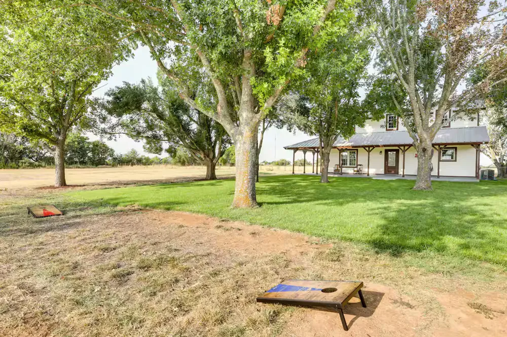 1616 County Road 463 Elgin, TX 78621