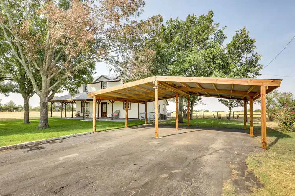 1616 County Road 463 Elgin, TX 78621