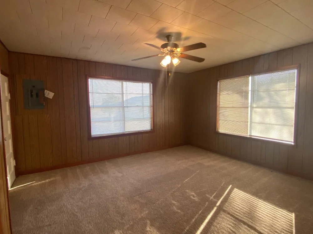500 Greasy Bend Smithville, TX 78957