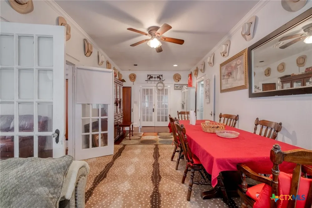 809 S Pecan Avenue Luling, TX 78648