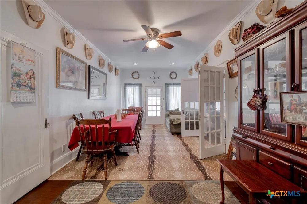 809 S Pecan Avenue Luling, TX 78648
