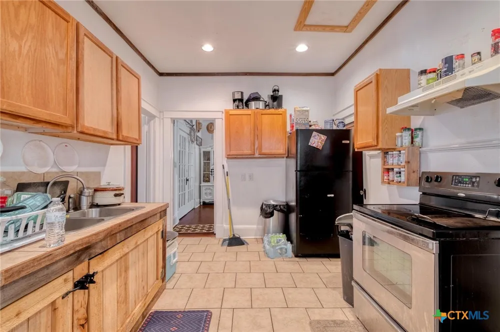 809 S Pecan Avenue Luling, TX 78648